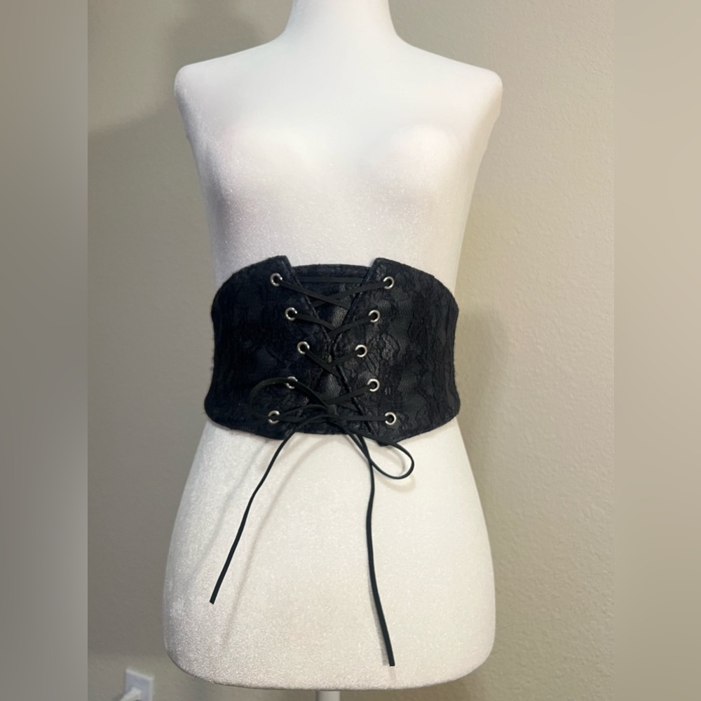 Hot Topic Black Lace-Up Corset Belt – Gothic Elegance 🖤